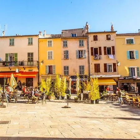 Centre De Pour 4 Personnes Piscine Et Tennis Hyeres