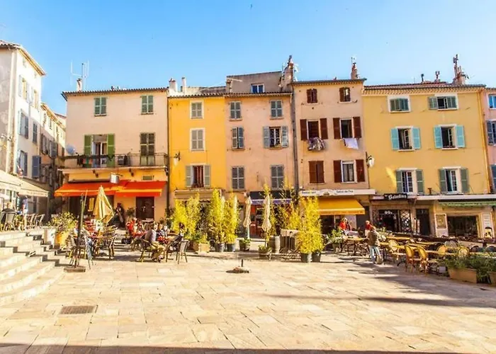 Centre De Pour 4 Personnes Piscine Et Tennis Hyeres