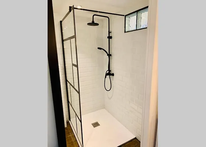 Centre De Pour 4 Personnes Piscine Et Tennis Apartman Hyères